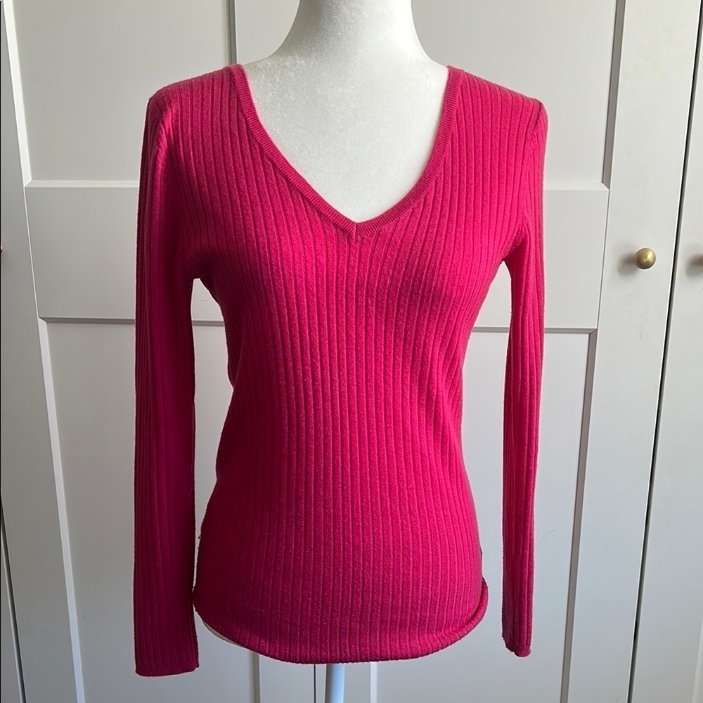Saks Fifth Avenue Vibrant Pink V-Neck Ribbed Cashmere Sweater | Small